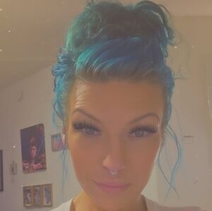 Meet your Posher, Santi